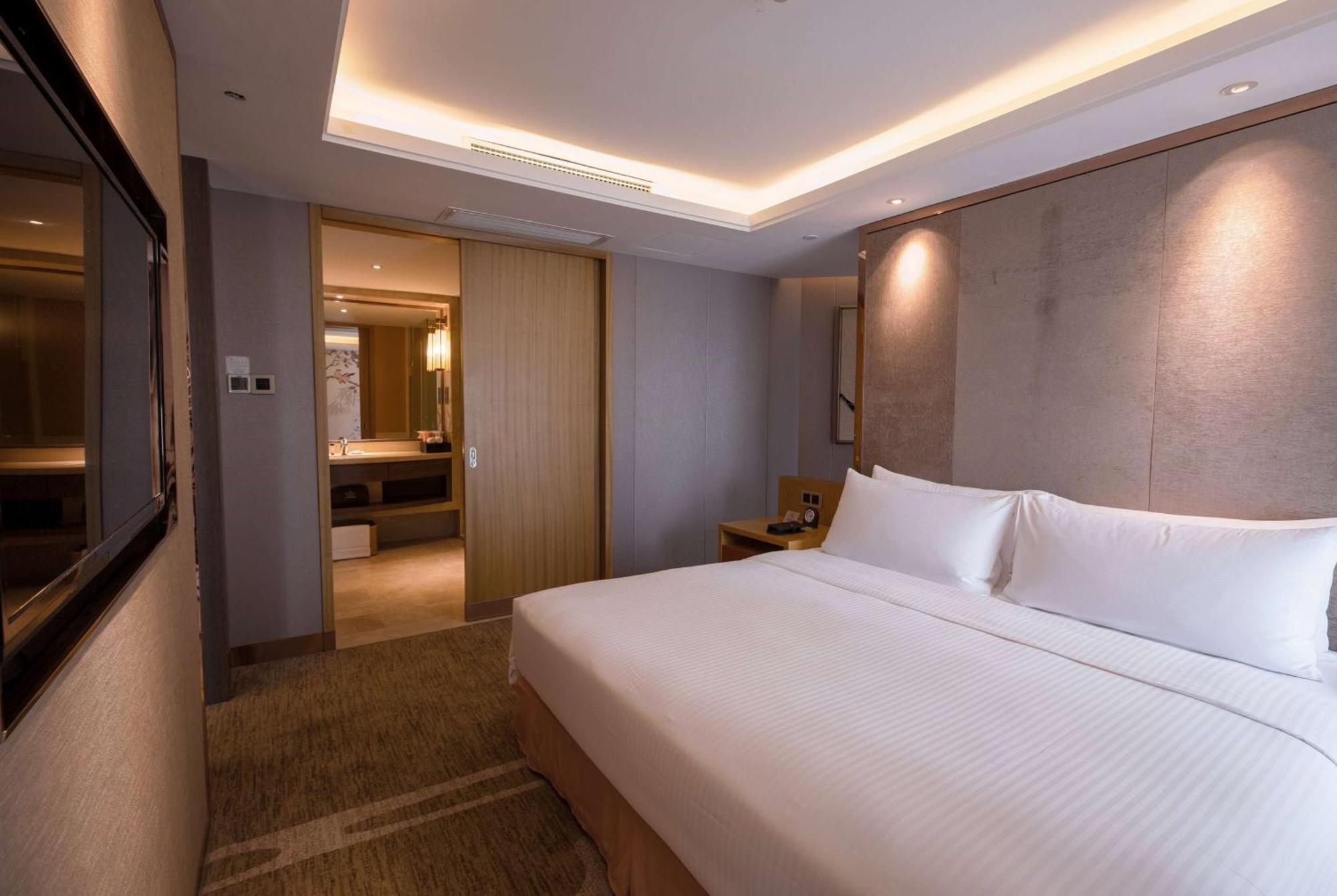 Ramada Plaza By Wyndham Fuzhou South Hotel Eksteriør billede